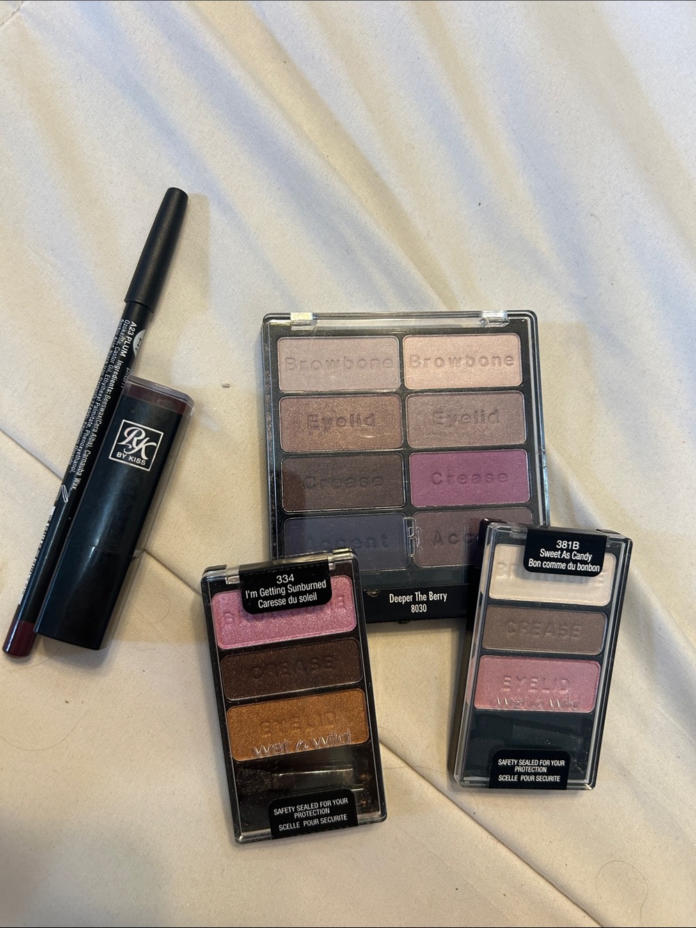 Assorted Women Makeup Palette & Lipstick Set - Pink, Plum, Brown Shades